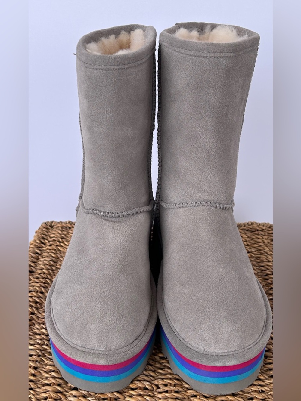 Bearpaw Women’s Retro Elle Short Boot in Gray Fog Rainbow Platform‎ Size 6